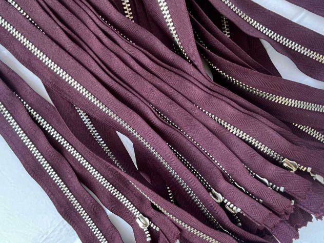X83 Cerniere Lampo Zip metallo YKK senza tiretto cm 28 col. Viola – Pz. 30 - Foto 3