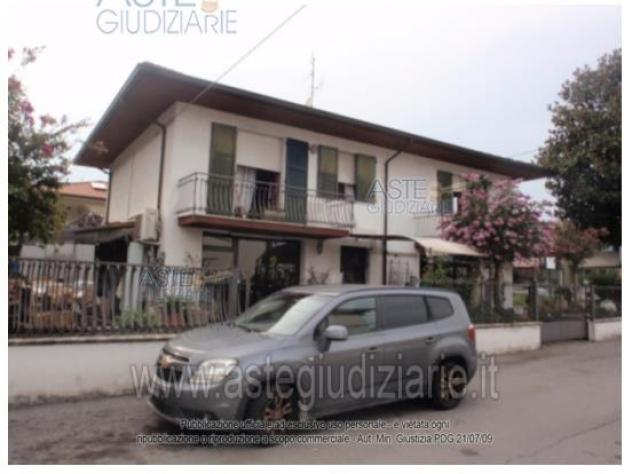 IMMOBILI-IMMOBILE RESIDENZIALE-via emilia 396 angolo via verghereto