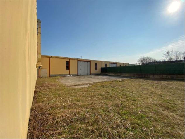 Immobile di 800 m² con 1 locale in vendita a Merate