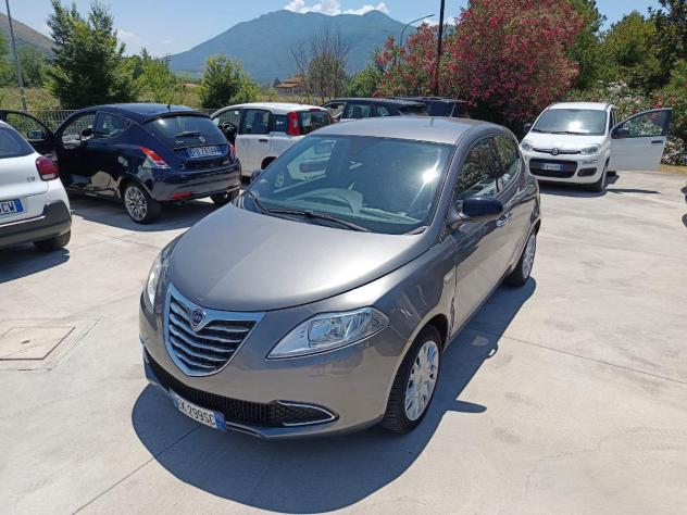 LANCIA Ypsilon 1.2i 69 CV - NEOPATENTATI - Foto 2