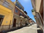 SOLUZIONE INDIPENDENTE SU TRE LIVELLI CON TERRAZZO