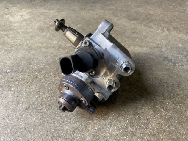 Pompa iniezione Bmw Serie1 118d E87 del 2008 (0445010506) - Foto 3