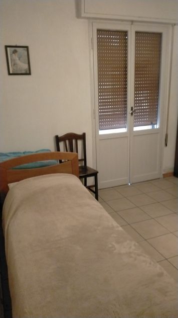 AFFITTASI  CAMERA A FERRARA ANCHE 250Mensile A STUDENTESSA