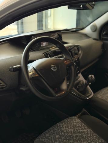 Lancia Ypsilon 1.2 69 CV 5 porte S&S Gold - Foto 7