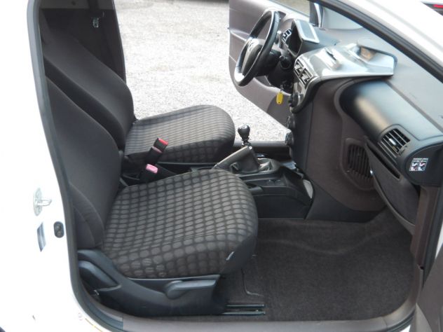 TOYOTA - iQ - 1.4 TURBO-DIESEL 90 CV Executive - Foto 8