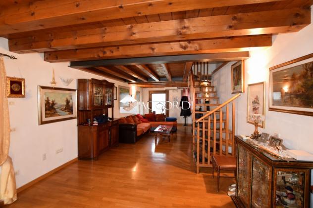 CASA INDIPENDENTE di 7 vani e di 250 mq (VIDOR) rif. DG179 - Foto 2