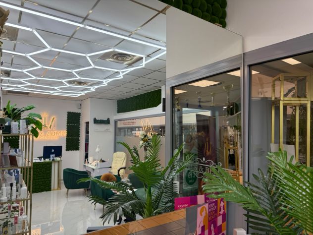Vendesi centro estetico 50 mq – avviato affito mesille 350 in centro comerciale