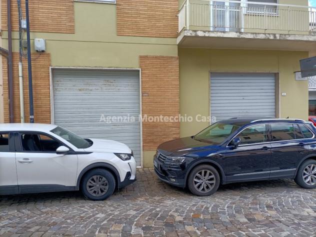NEGOZIO CON 3 VETRINE NEL CENTRO DEL PAESE - Foto 5