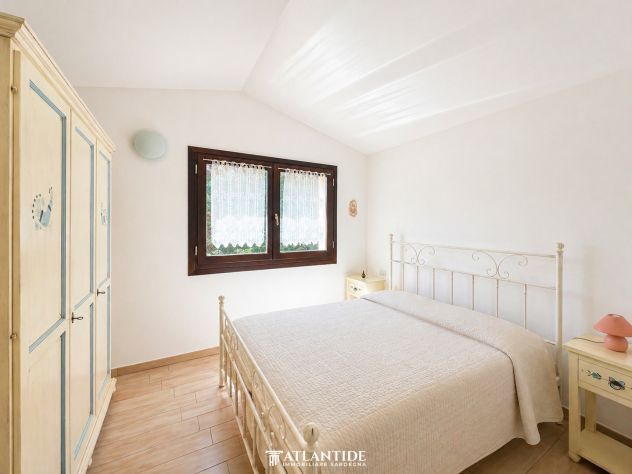 Esclusiva villa libera su 4 lati con ampio giardino privato a Viddalba - Foto 7