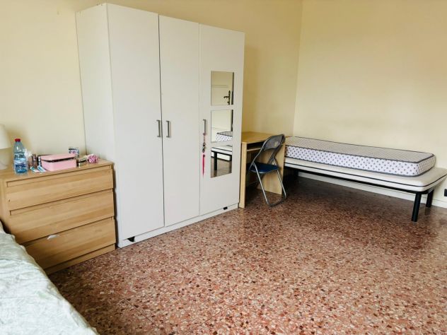 Posto letto in doppia per ragazza Bovisa - Foto 7