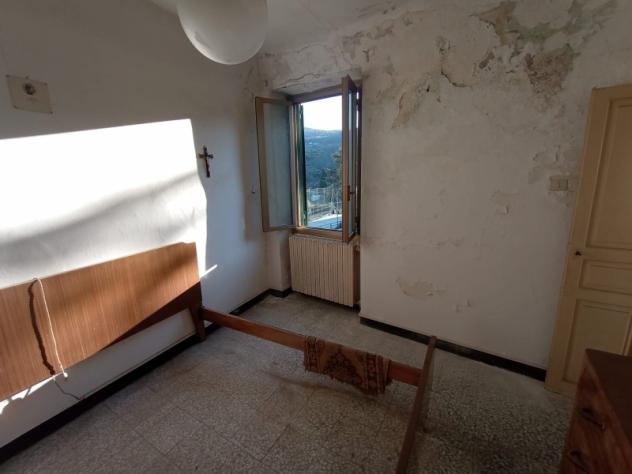 VENDESI A VILLA VIANI ALLOGGIO DI TRE VANI CON CANTINA DA RISISTEMARE - Foto 6