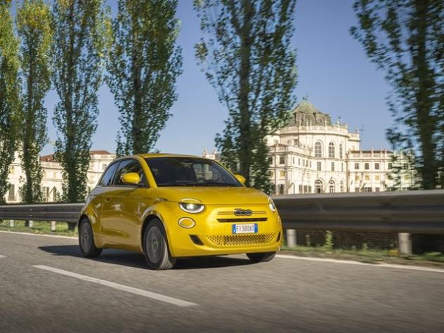 FIAT 500 Berlina Hybrid Torino rif. 23512877