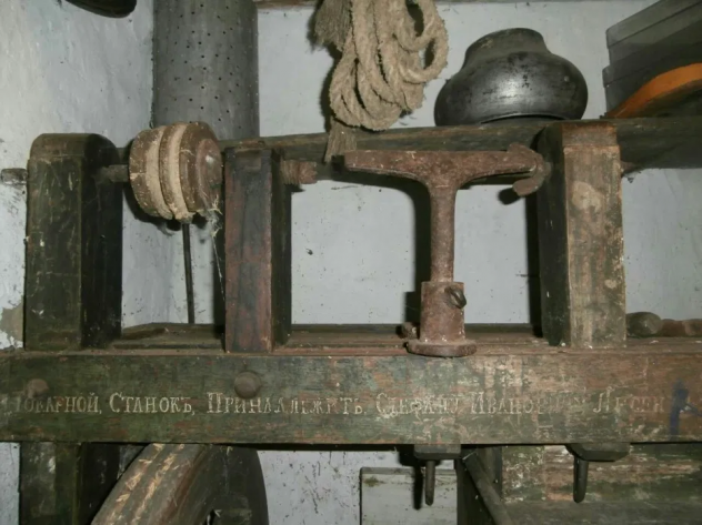 Tornio antico da falegname da museo - Foto 6