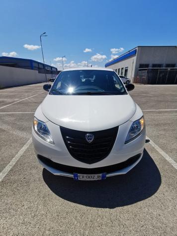 Lancia Ypsilon 1.2 69 CV 5P. GPL Ecochic Silver - Foto 2