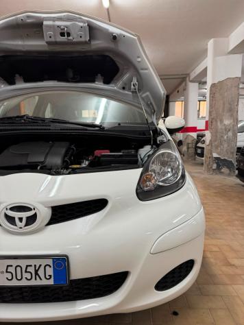 TOYOTA AYGO 1.0 CONNECT SOLO 59.000 KM GARANZIA NEOPATENTATI OK. - Foto 9