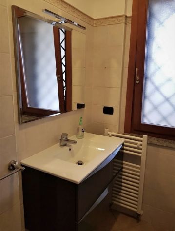 ACILIA MALAFEDE BILOCALE ARREDATO Con TERRAZZO E POSTO AUTO COPERTO. - Foto 8