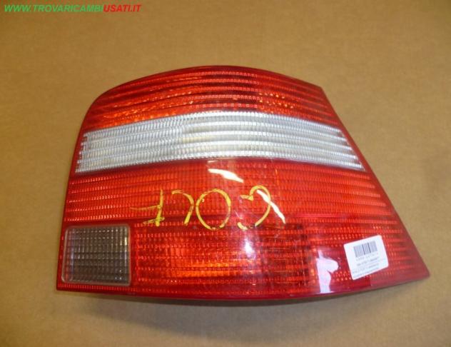 FANALE POST.D.(versione con indicatore di direzione brunito) VOLKSWAGEN GOLF (1J/1E) Parti elettriche Fanaleria Fanali Fanale post. sx. VOLKSWAGEN
