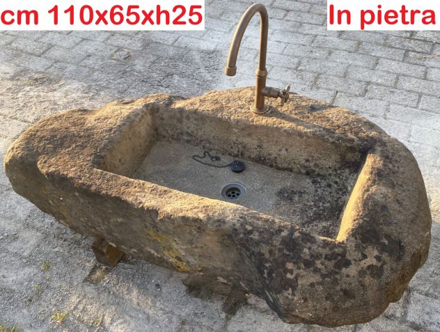 Antico lavello lavandino in pietra