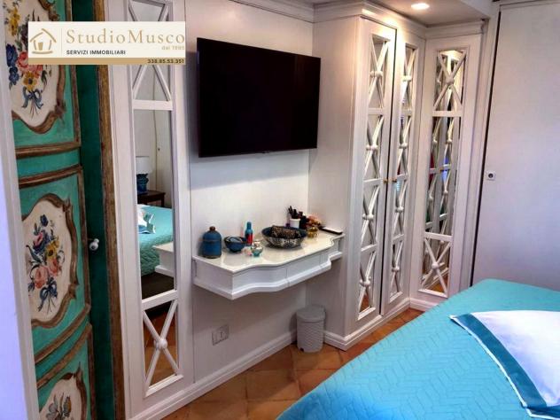 StudioMusco vende a Capri, in via Camerelle, la più prestigiosa strada dello shopping, introvabile appartamento con terrazzo a livello e vista panoram - Foto 5