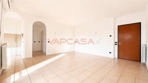 ESCLUSIVO E LUMINOSO TRIOLOCALE CON BOX DOPPIO - Foto 12