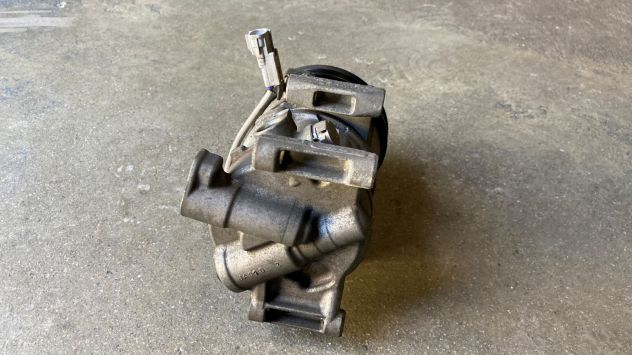Compressore climatizzatore Toyota Yaris 1.3 benzina del 2013 (447260-4201) - Foto 4