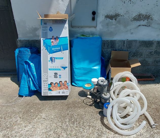 Piscina fuori terra bestway steel pro usata