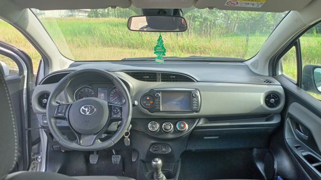 Toyota Yaris 1.0 72 CV Benzina - 49700 km - 2018 - Foto 7