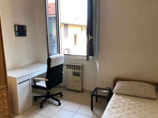ampia stanza singola via desanctis zona cermenate 600 euro