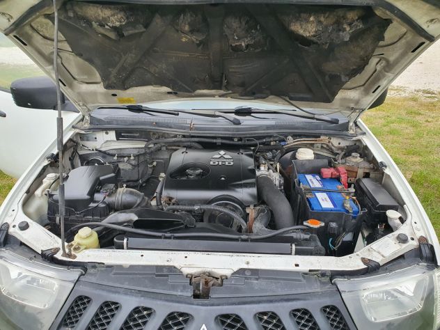 Mitsubishi L200 2.5 DI-D 4WD Cassone 2,20 m - Foto 9