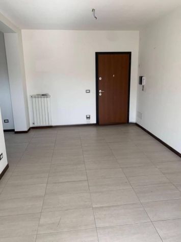 GUIDONIA BILOCALE NON ARREDATO CON TERRAZZO PRIVATO - Foto 2