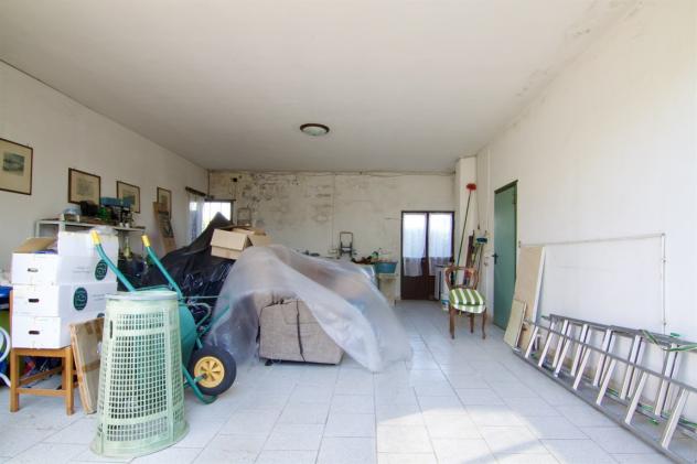Bonavicina – Ampia bifamiliare con 2 appartamenti, 800 mq di giardino e volumetria edificabile. - Foto 9