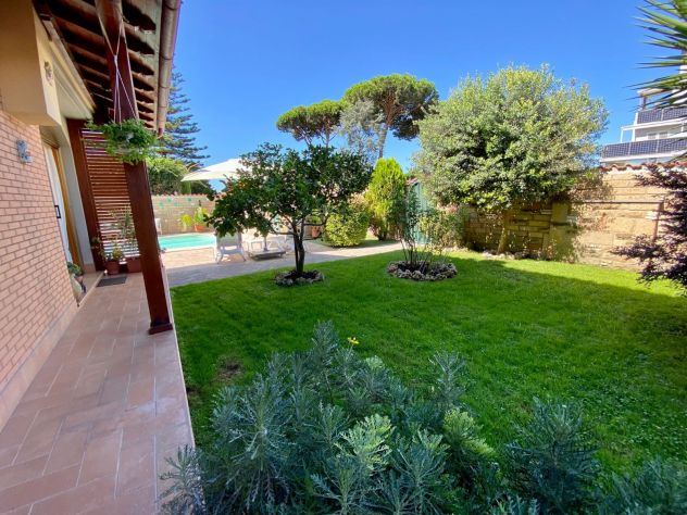 VILLA CON PISCINA LAVINIO ZONA GIORNALISTI - VIA ABELIA - Foto 2