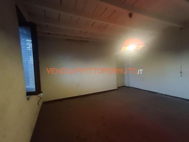 CASCINA DA RISTRUTTURARE CON BOX E LOCALE ACCESSORIO - Foto 5