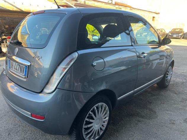 Lancia Ypsilon 1.3 MJT 75 CV 07 - Foto 3