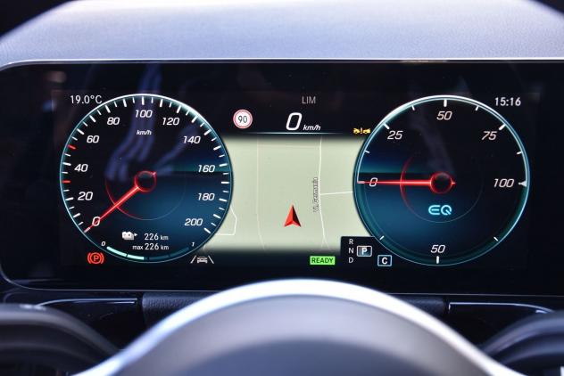 Mercedes-Benz EQA EQA 250 SPORT *LUCI AMBIENTE* - Foto 9