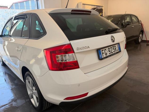 SKODA - Rapid - Spaceback 1.4 TDI 90 CV Design Edition - Foto 10
