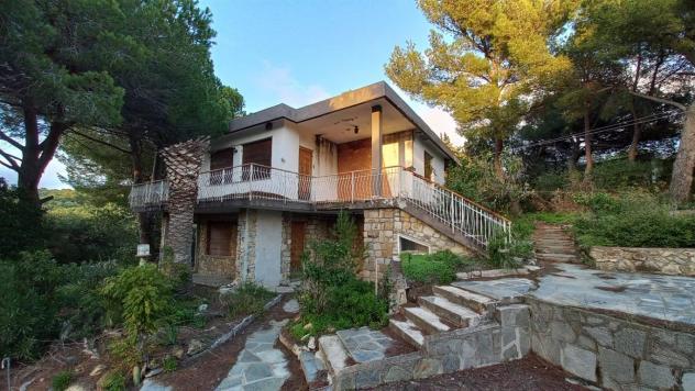 Andora Pinamare vendesi villa da ristrutturare.