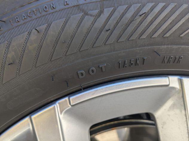 Pneumatici estivi Good Year Efficient Grip 215-60 R17 96H - Foto 2