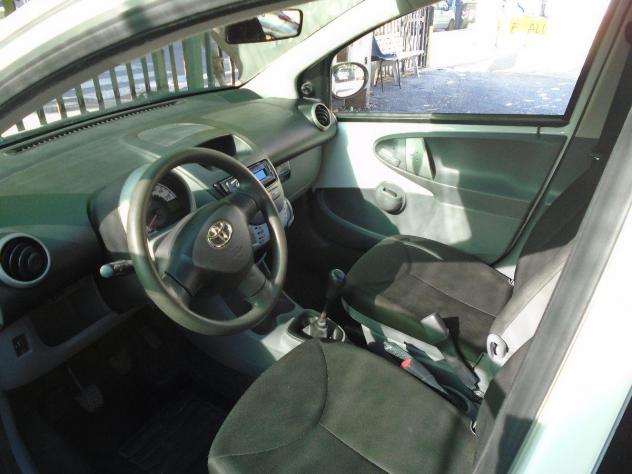 TOYOTA Aygo 12V VVT-i 5 porte Now Connect 120000 KM - Foto 7