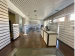 ottimo grande negozio con vetrine, magazzino, uffici - accesso carraio riservato