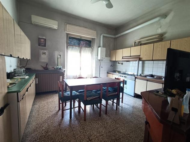 VILLA Indipendente da ristrutturare con Ben Oltre 1000 mq. di Giardino - Foto 2
