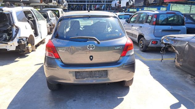 Ricambi vari Toyota Yaris 1.3 benzina del 2010 - Foto 3