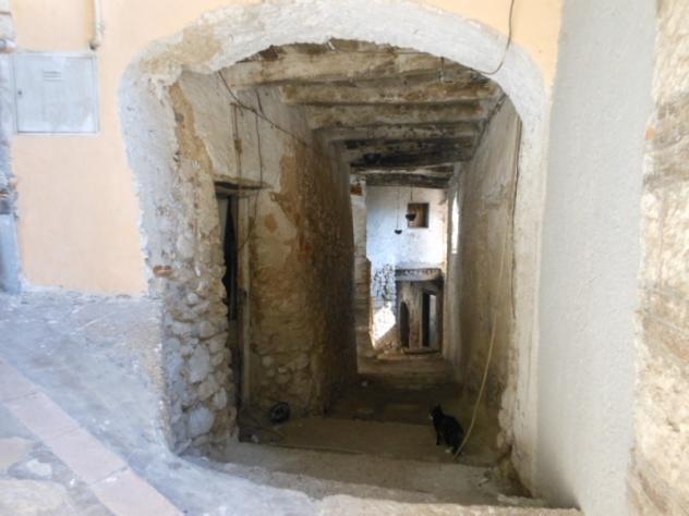 1801/PIETRAVAIRANO Casa indipendente su due livelli nel borgo antico di Pietravairano di mq 150. - Foto 7