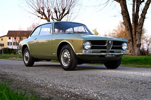 1.8L-Powered 1972 Alfa Romeo GT 1300 Junior - Foto 2