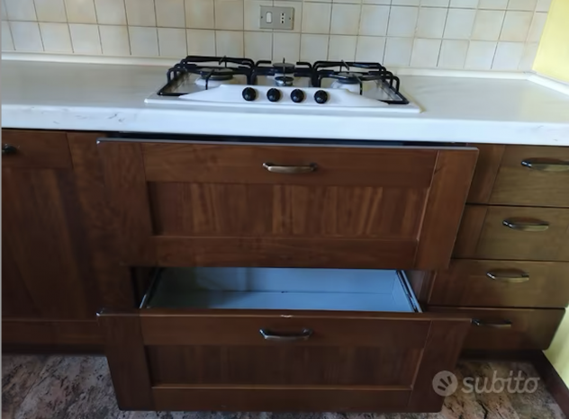 Cucina Completa in Legno Massello + Armadiatura a Colonne - Foto 3
