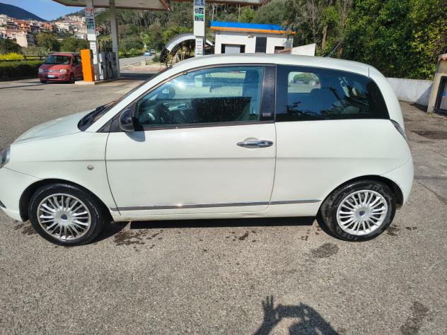 Lancia Ypsilon 1.2 69 CV DIVA - Foto 2