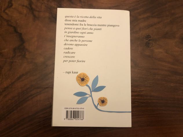 LIBRO THE SUN AND HER FLOWERS - Foto 2