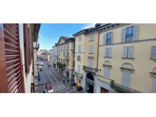Tre locali in casa d'epoca Monza centro storico
