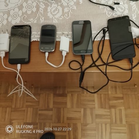 telefonini vari