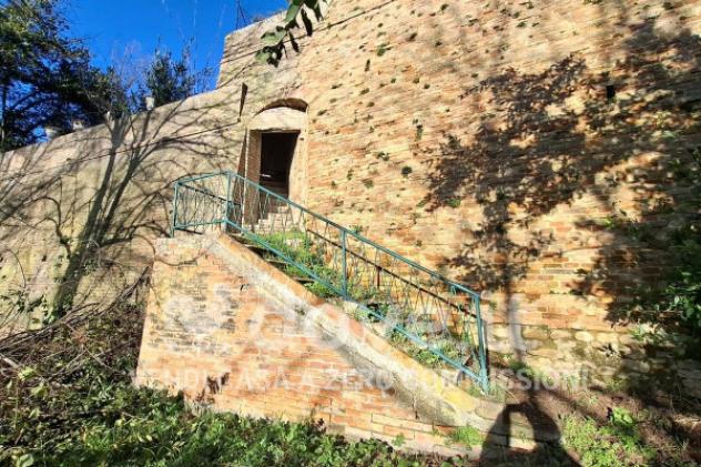 Palazzo / Stabile di 800 m² con più di 5 locali in vendita a Pesaro - Foto 3